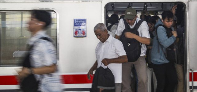 Pelantikan Prabowo-Gibran Berlakukan Tarif Rp 1 Commuter Line